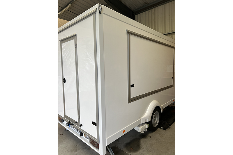 Noter les moteurs pour le déplacement autonome de la remorque Remorque crêpes motorisée