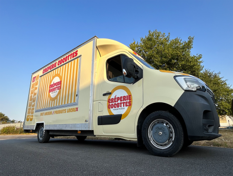 Camion crêpes Les Cocottes à la sortie de nos ateliers